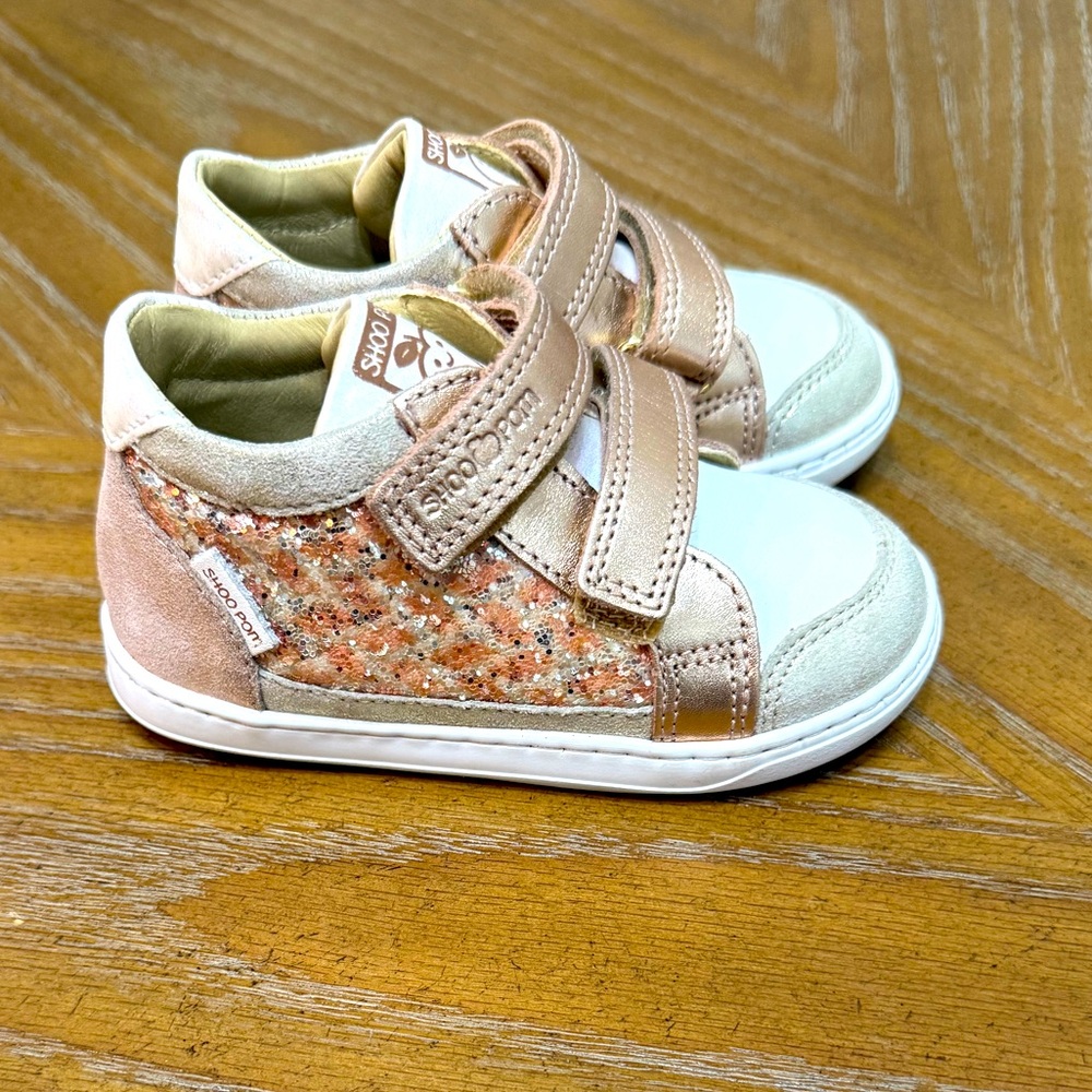 Shop Pom Toddler Girls Glitter size 24 ✨ like new condition
